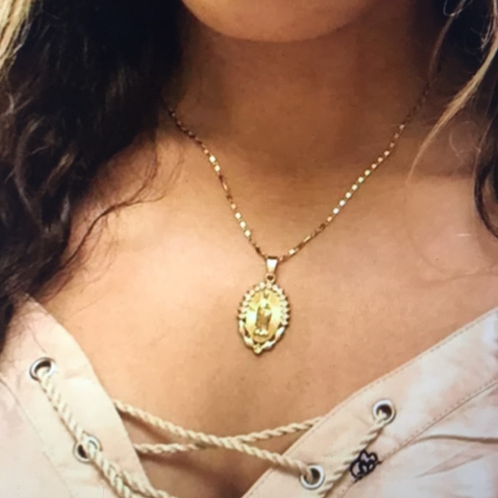 Religious Holy Virgin Mary Pendant  Necklace - Picture 4 of 4